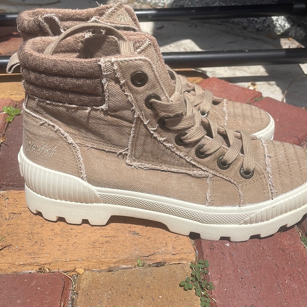 Blowfish sneaker boots! Never worn!